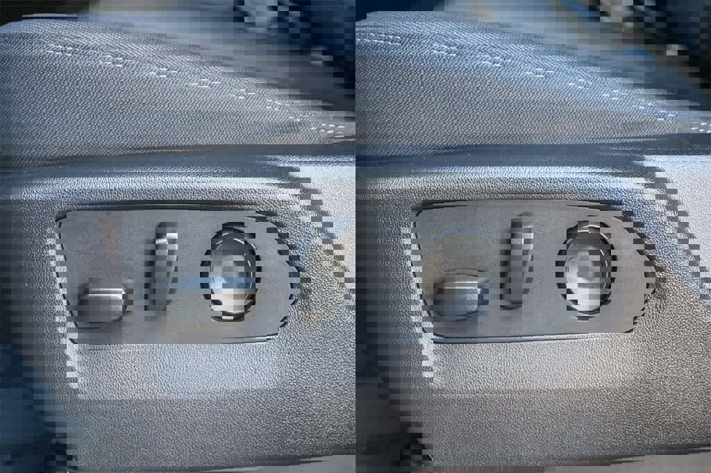 Used 2025 Chevrolet Silverado 1500 Custom Trail Boss w/ Dark Appearance Package image 21