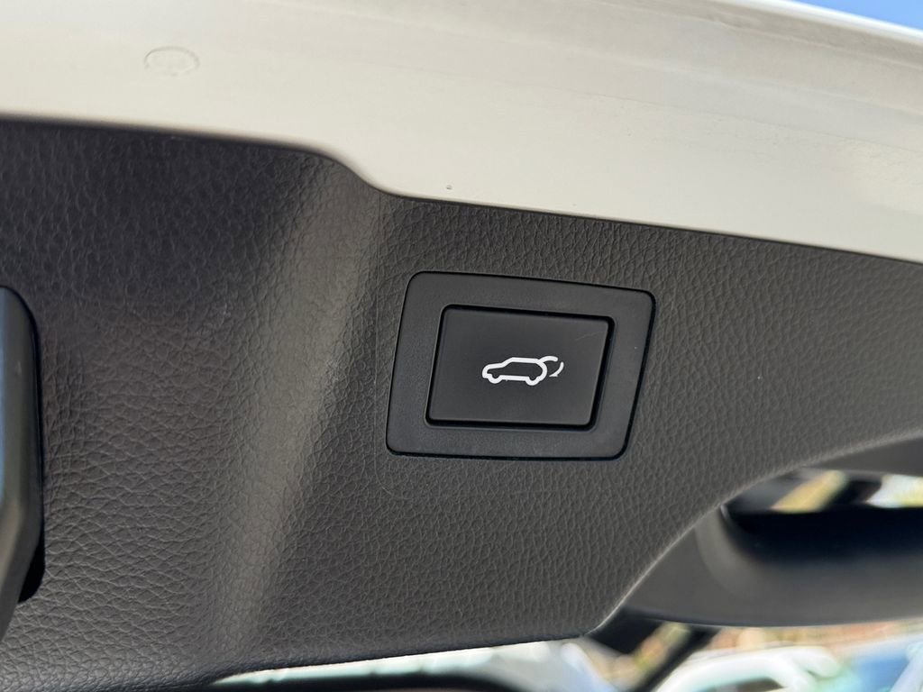 Used 2018 Hyundai Santa Fe Sport w/ 2.4L Tech Package 04 image 28