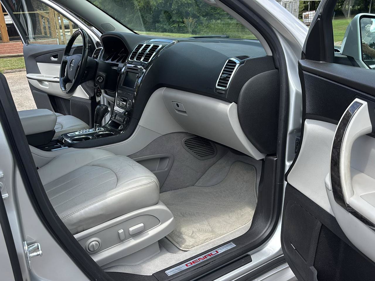 Used 2011 GMC Acadia Denali FWD image 14