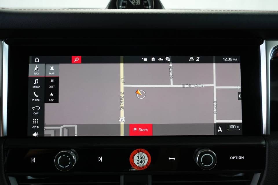 Certified 2025 Porsche Macan AWD/4WD image 20