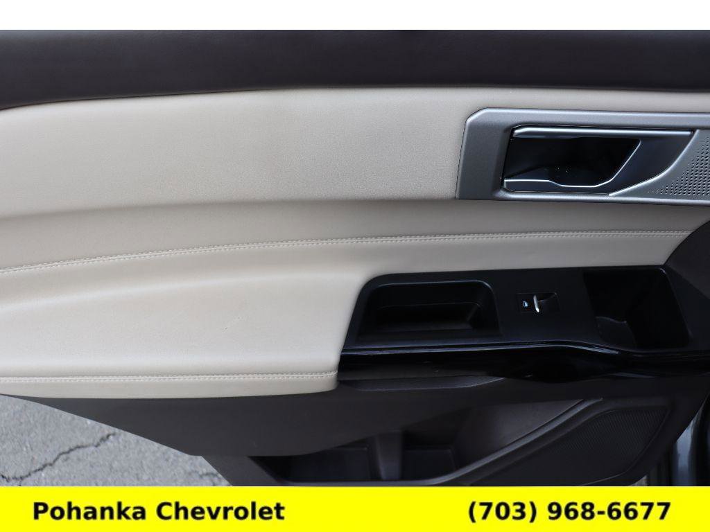 Used 2023 Ford Explorer Platinum w/ Technology Package image 24