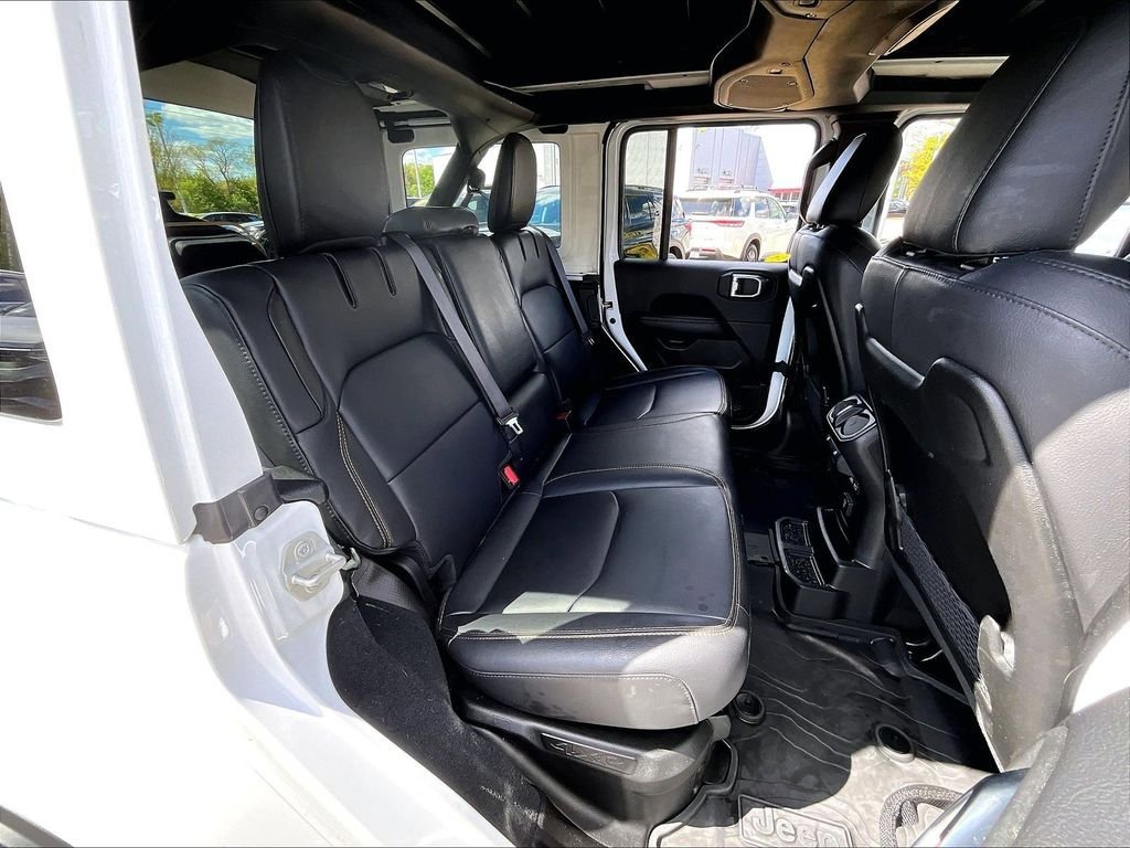 Used 2024 Jeep Wrangler Unlimited Sahara AWD/4WD image 16