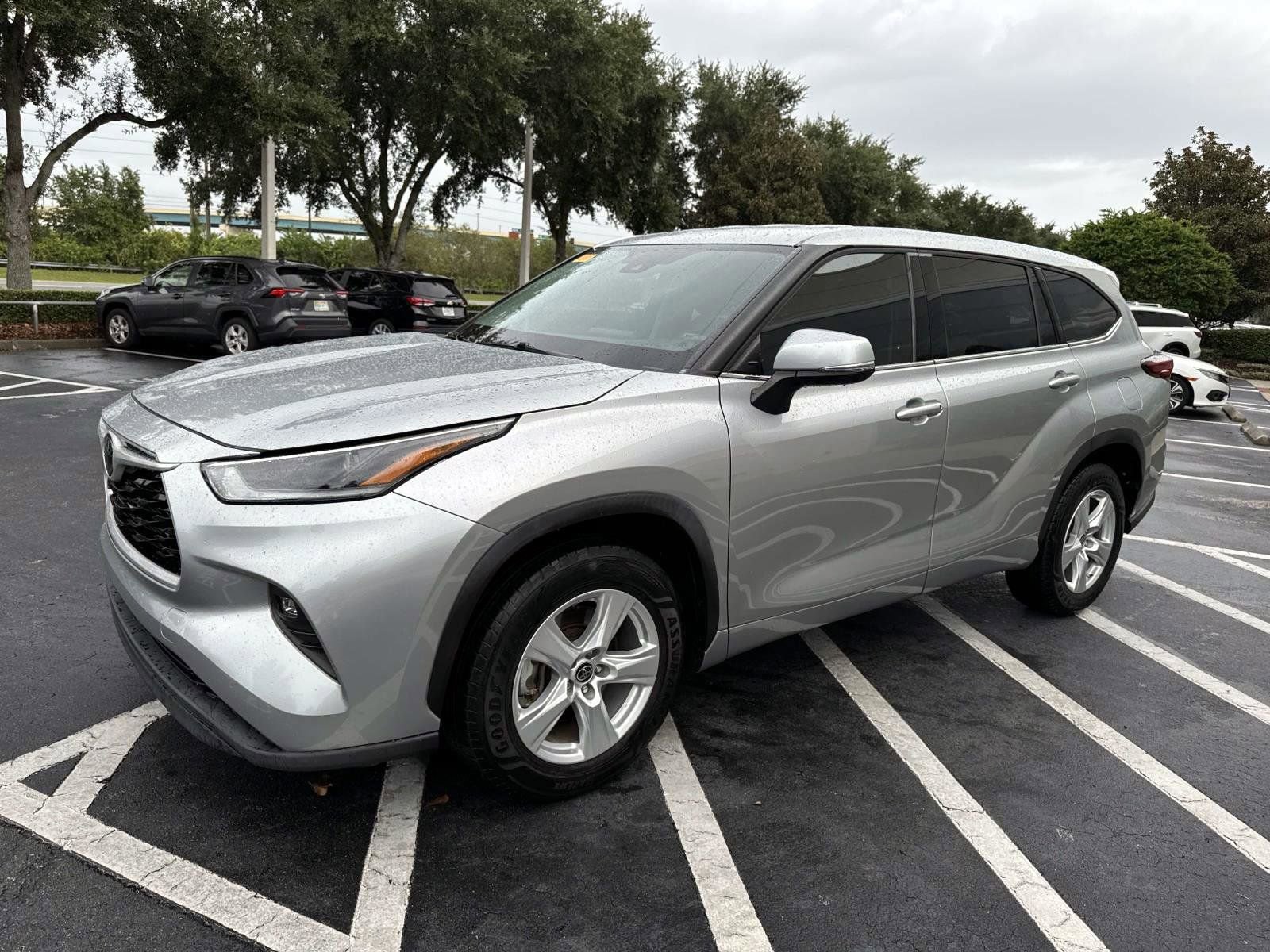Used 2021 Toyota Highlander LE image 5