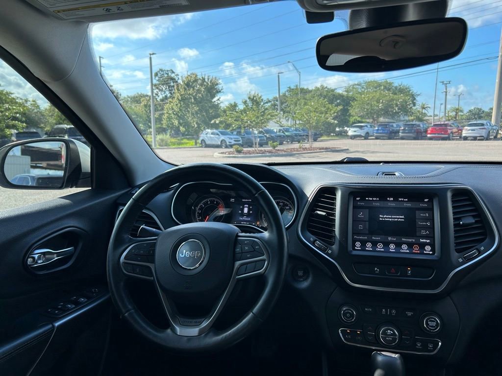 Used 2021 Jeep Cherokee Latitude Lux w/ Comfort/Convenience Group FWD image 9