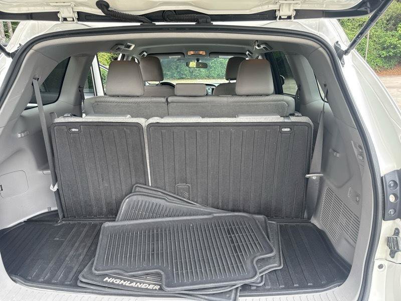 Used 2016 Toyota Highlander LE FWD image 23