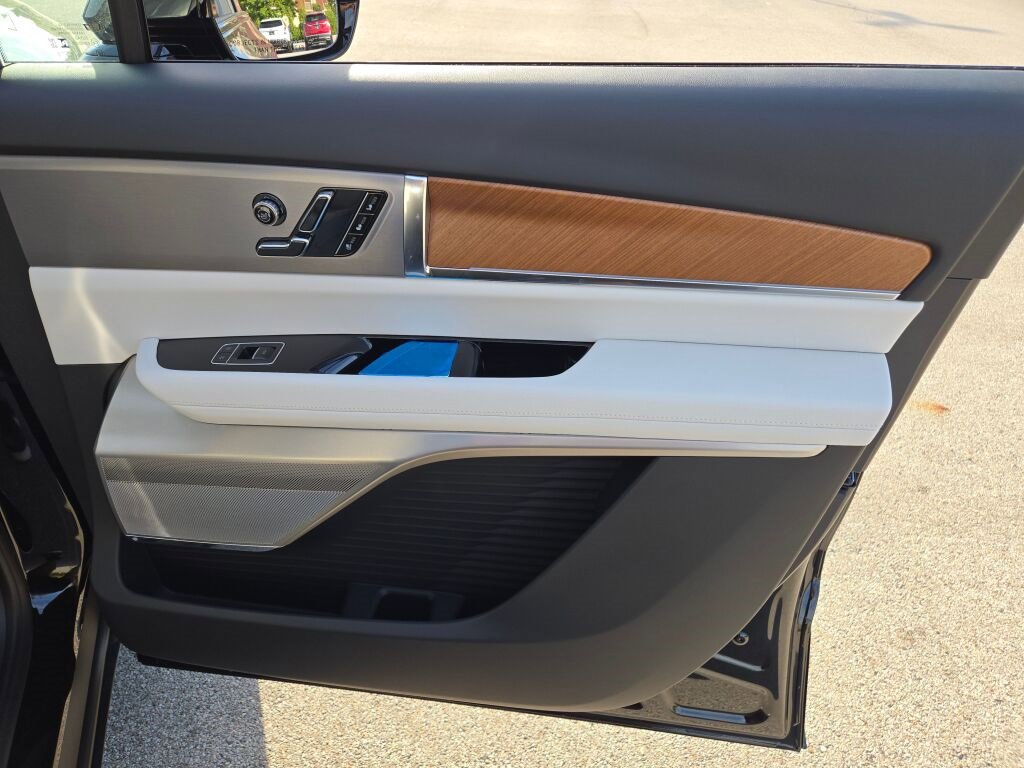 New 2026 Cadillac Vistiq Sport w/ LPO, Floor Liner Package image 6