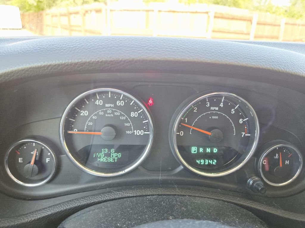 Used 2013 Jeep Wrangler Unlimited Sahara w/ Connectivity Group AWD/4WD image 10