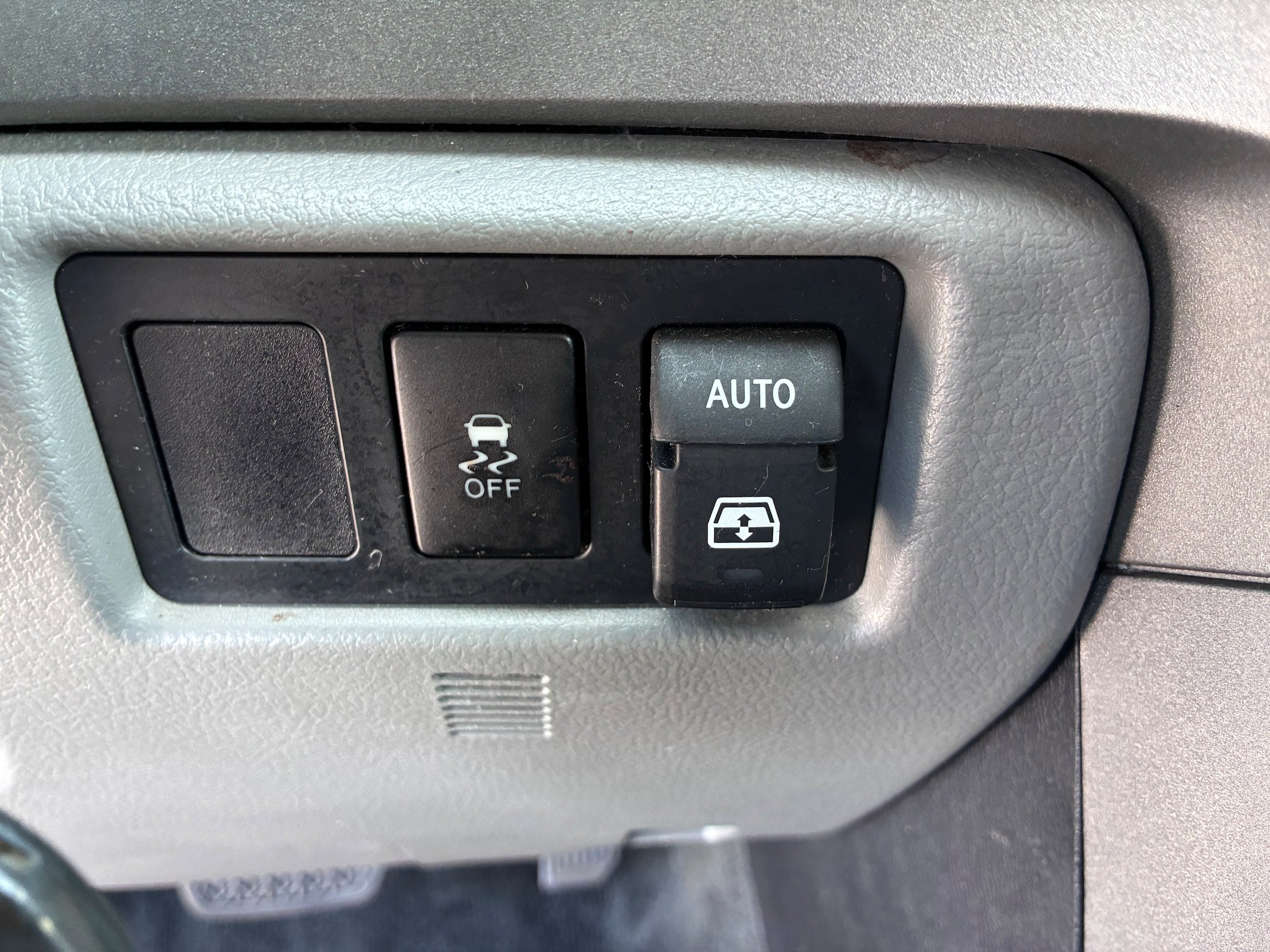 Used 2015 Toyota Sequoia SR5 AWD/4WD image 14