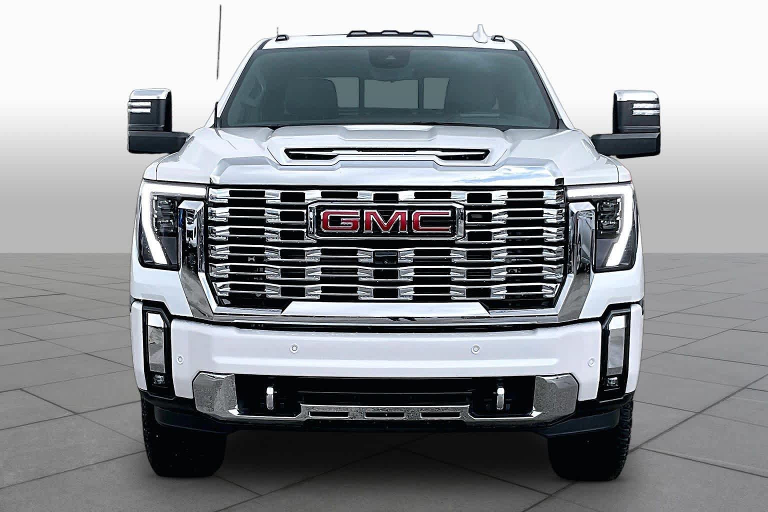 Used 2024 GMC Sierra 2500 Denali w/ Technology Package AWD/4WD image 4