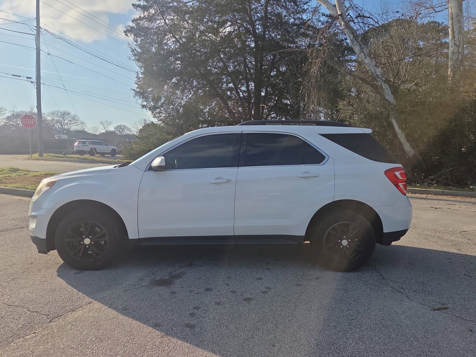 Used 2017 Chevrolet Equinox LT FWD image 2
