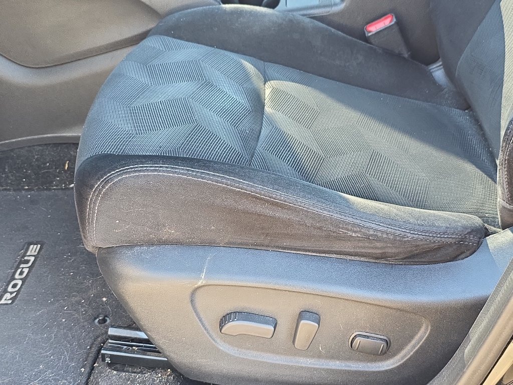 Used 2014 Nissan Rogue SV FWD image 34