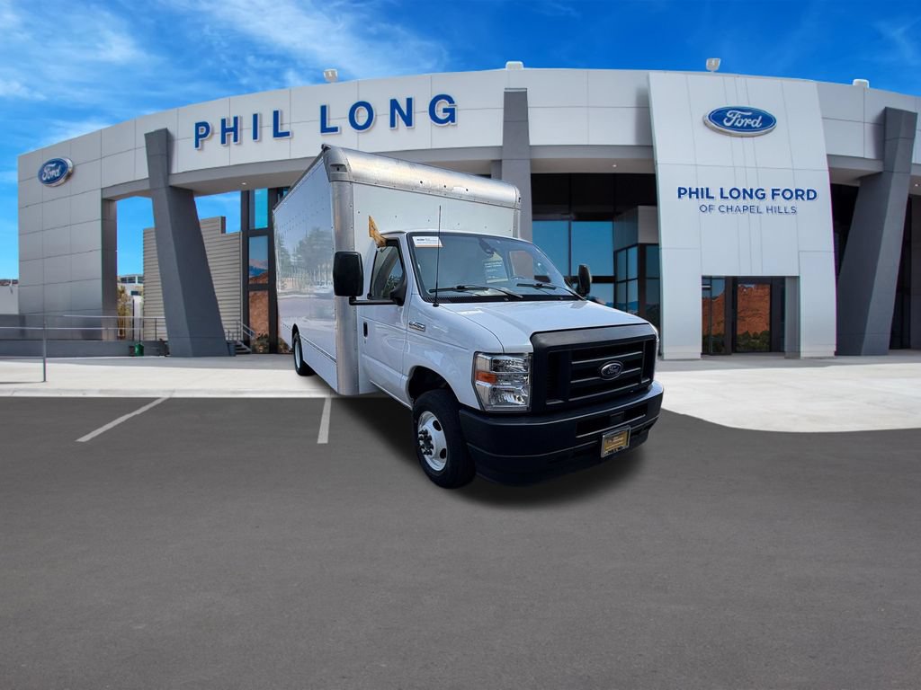 Used 2023 Ford E-450 and Econoline 450 Super Duty w/ Driver's Safety Package RWD image 7