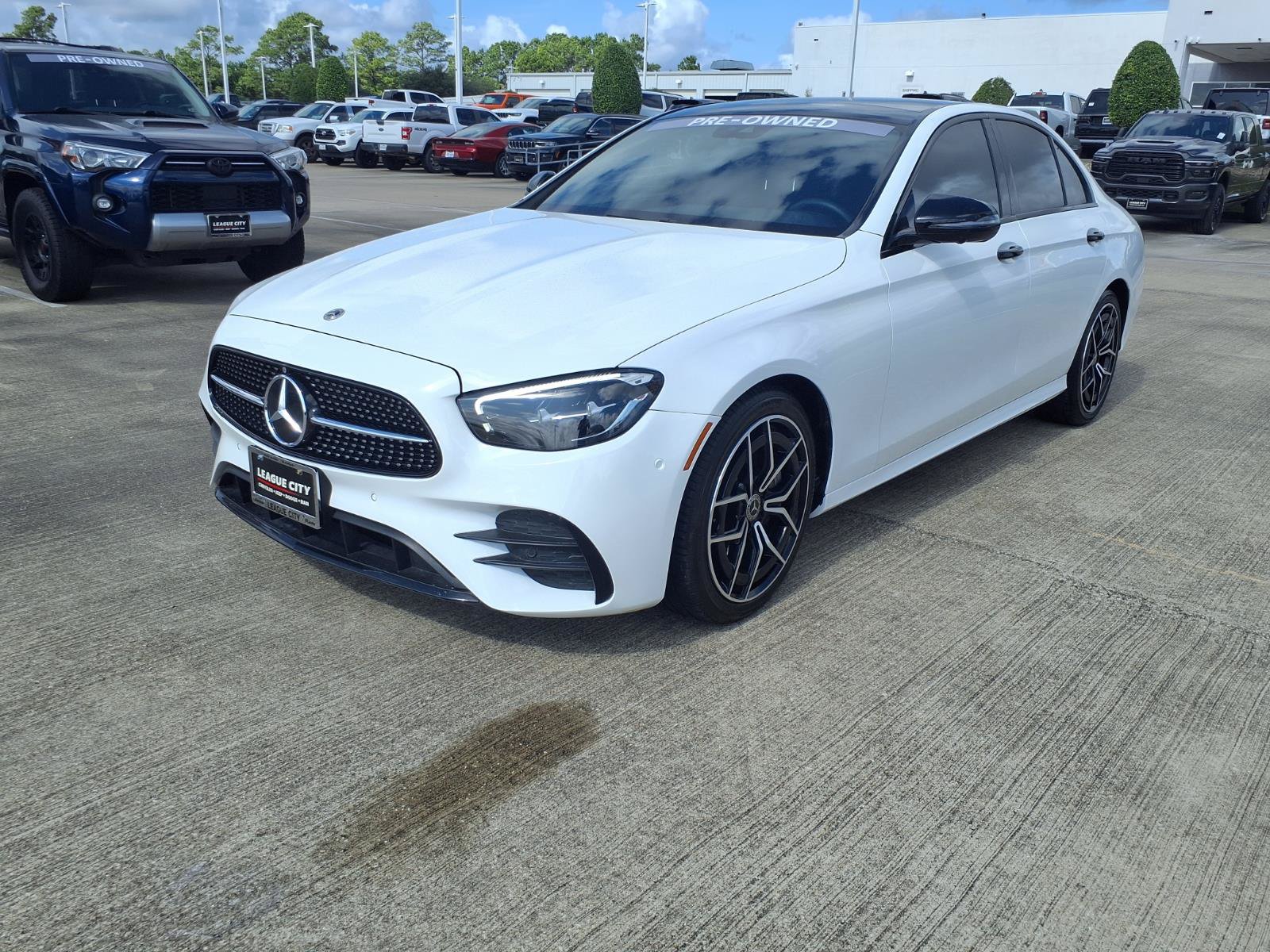 Used 2023 Mercedes-Benz E 350 Sedan image 3