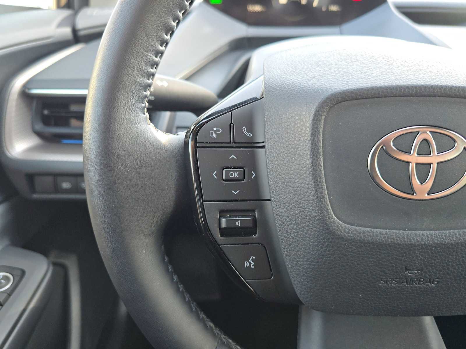 Used 2025 Toyota Prius XLE FWD image 31