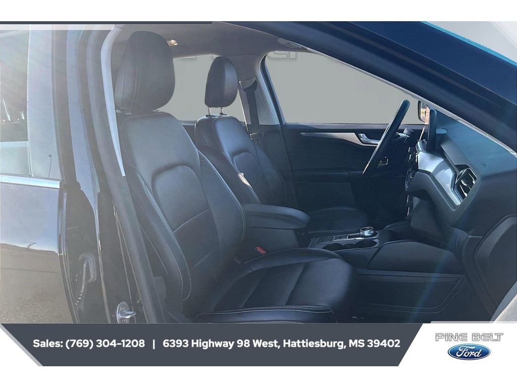 Used 2022 Ford Escape Titanium AWD/4WD image 6