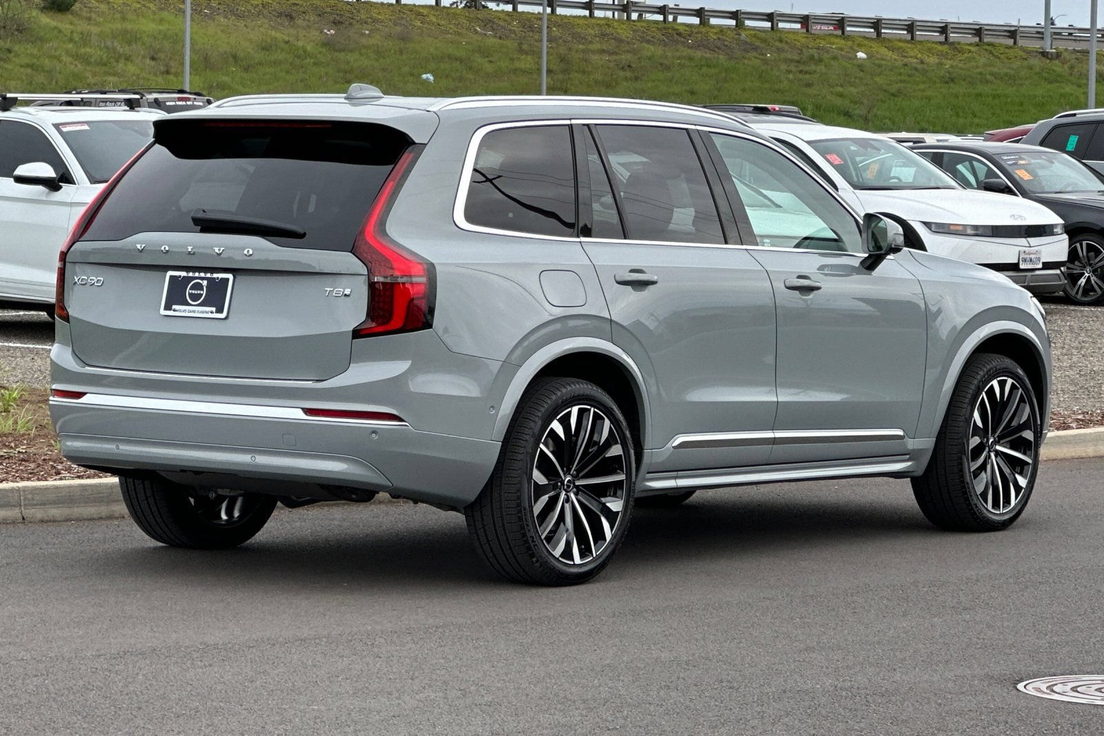 New 2026 Volvo XC90 T8 Plus w/ Protection Package AWD/4WD image 3