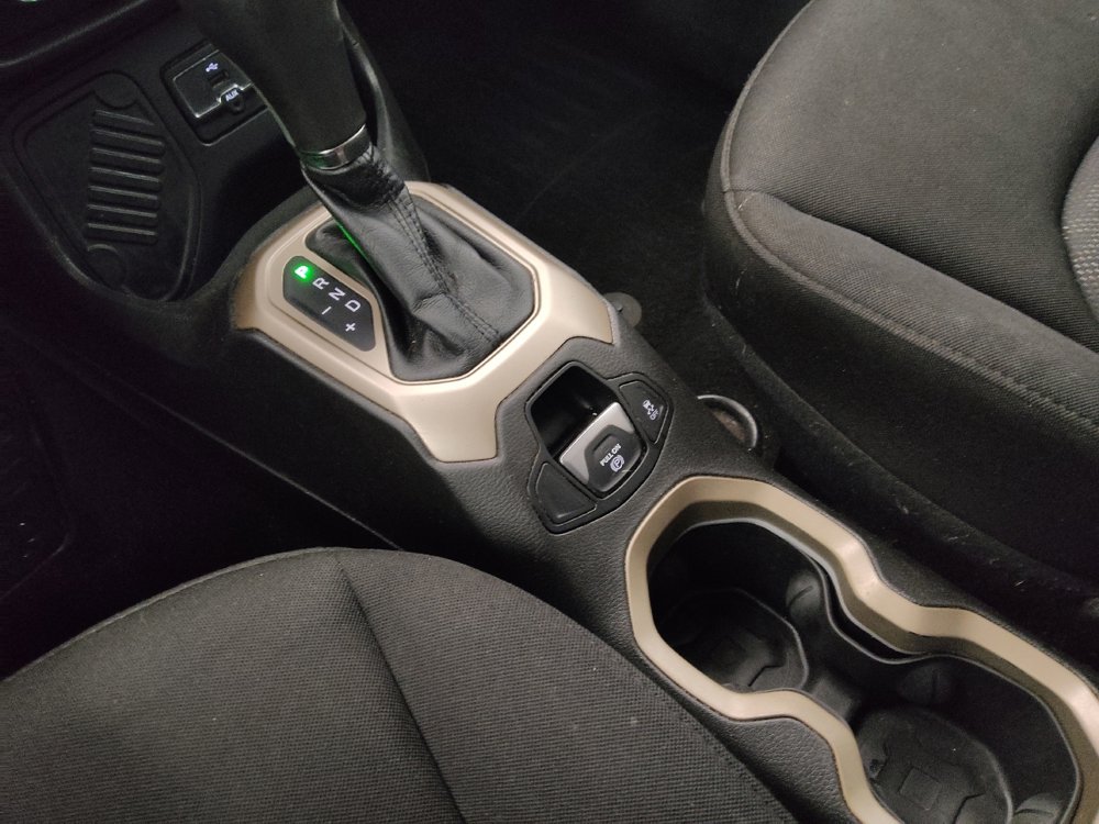 Used 2017 Jeep Renegade Latitude image 26