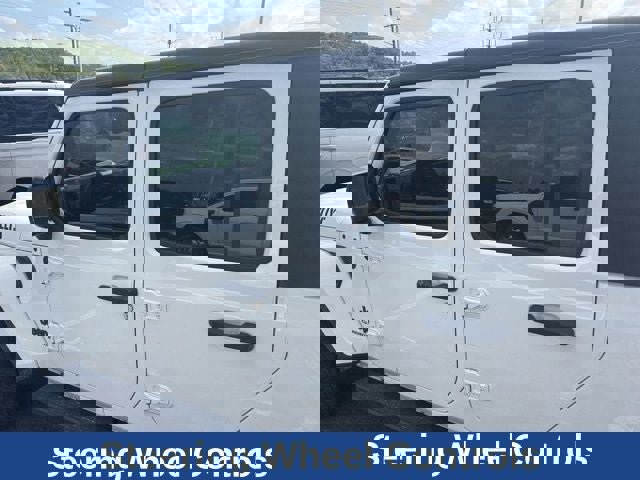 Used 2022 Jeep Gladiator Willys image 23