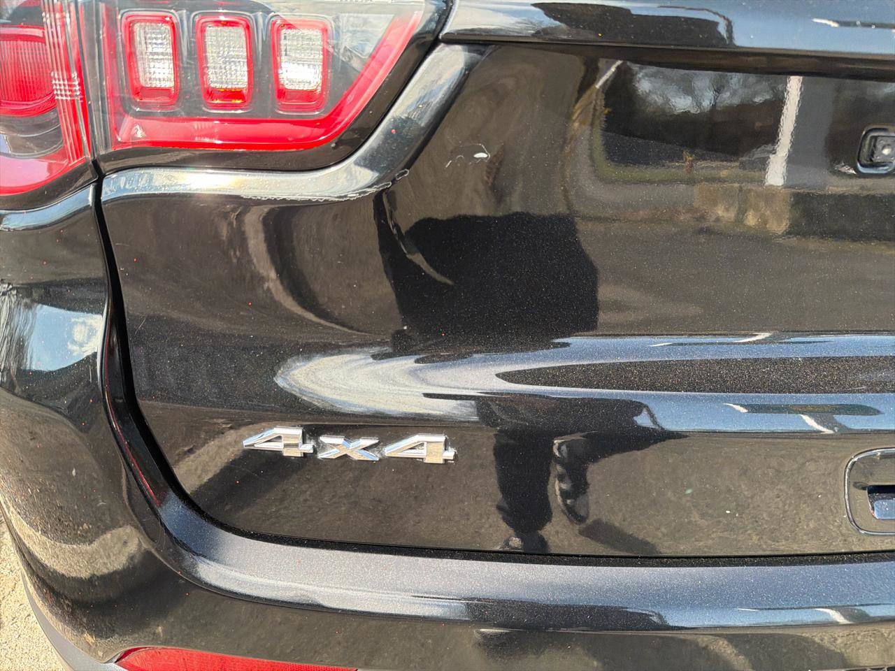 Used 2020 Jeep Compass Latitude w/ Cold Weather Group image 8