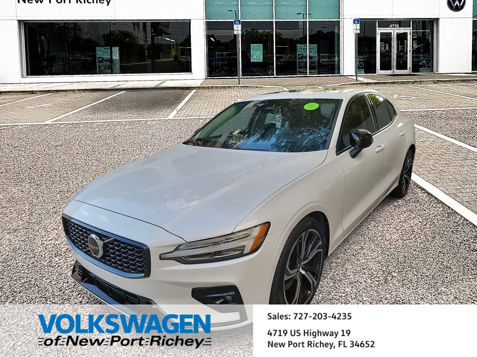 Used 2023 Volvo S60 B5 Ultimate image 1