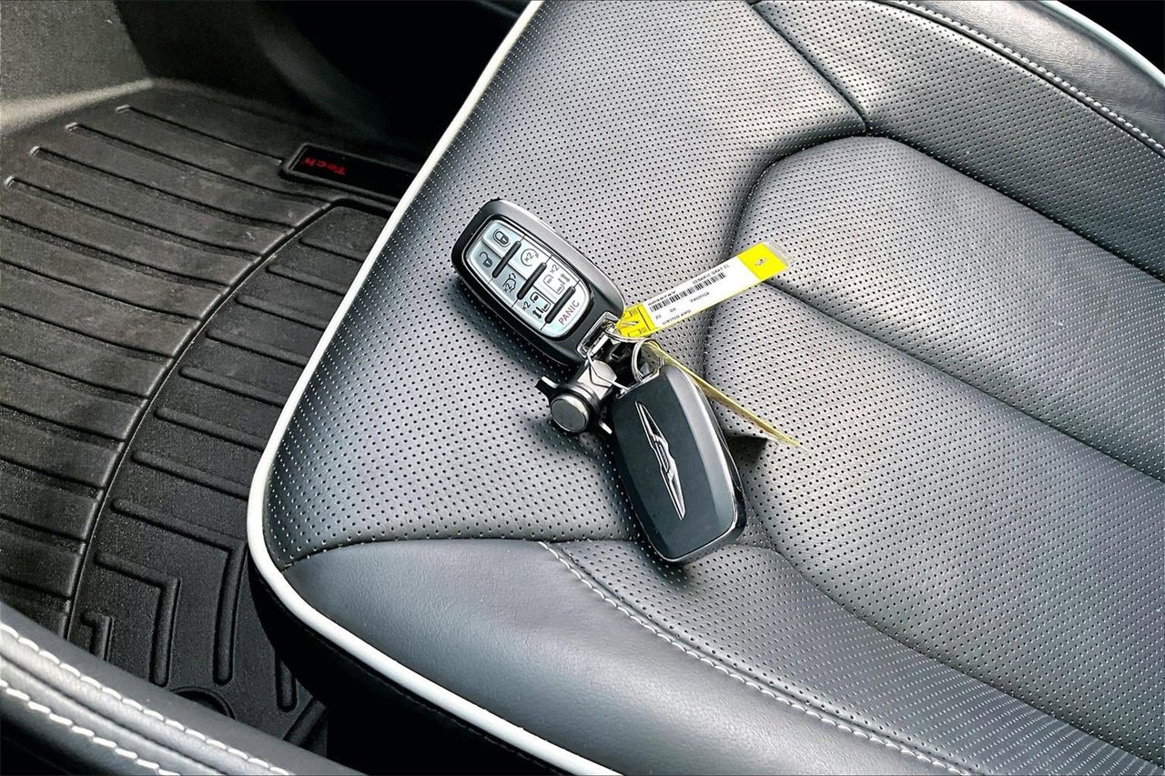 Used 2023 Chrysler Pacifica Limited w/ S Appearance Package image 32