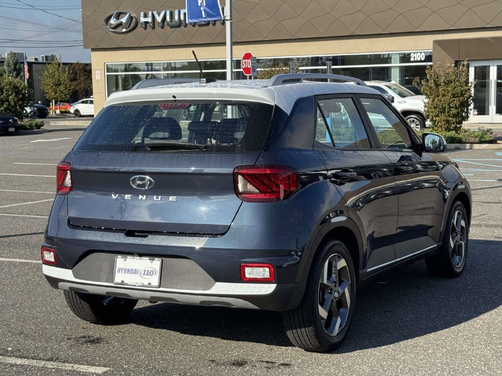 Used 2024 Hyundai Venue Limited FWD image 8