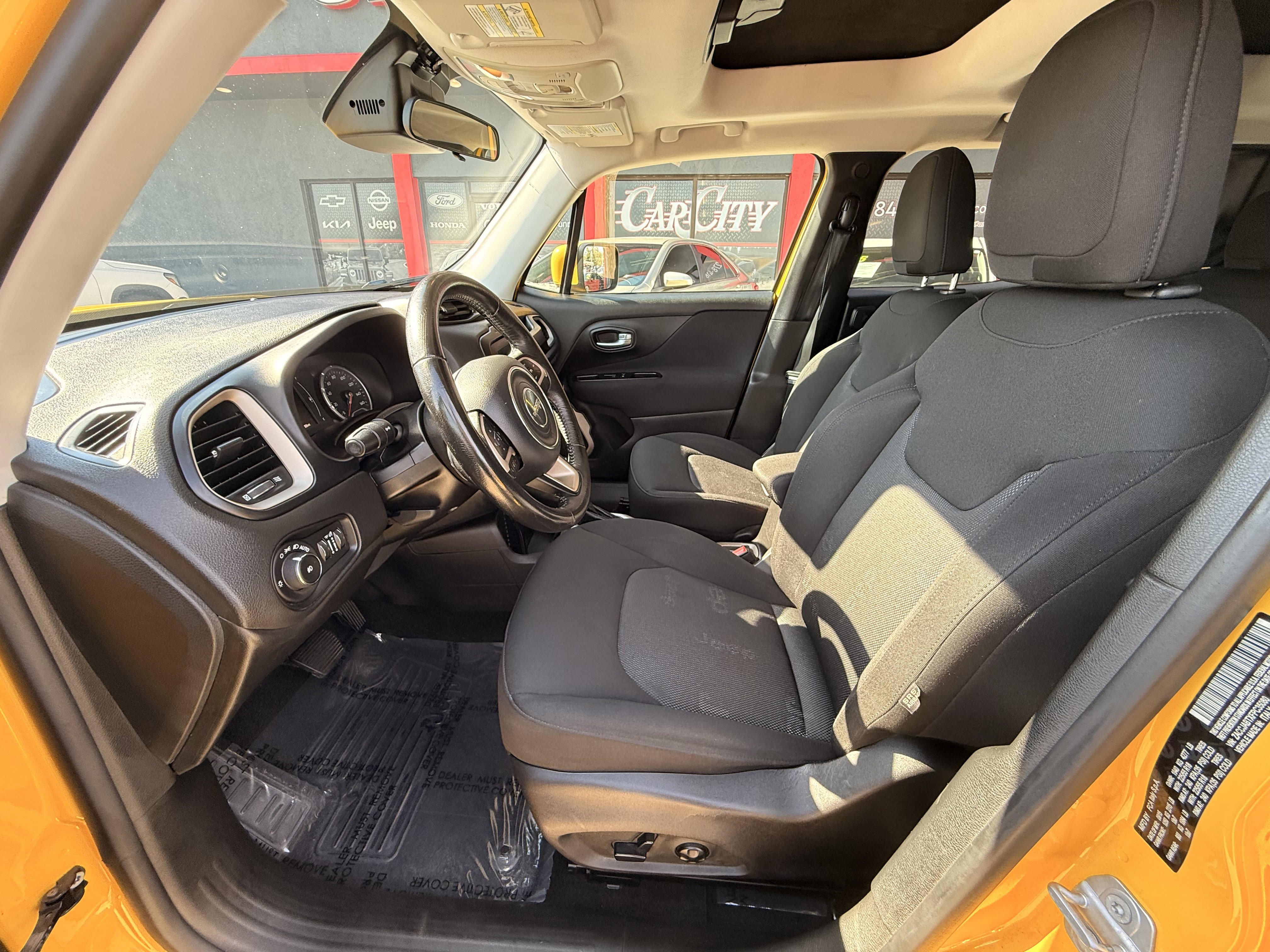 Used 2015 Jeep Renegade Latitude w/ Popular Equipment Group image 11