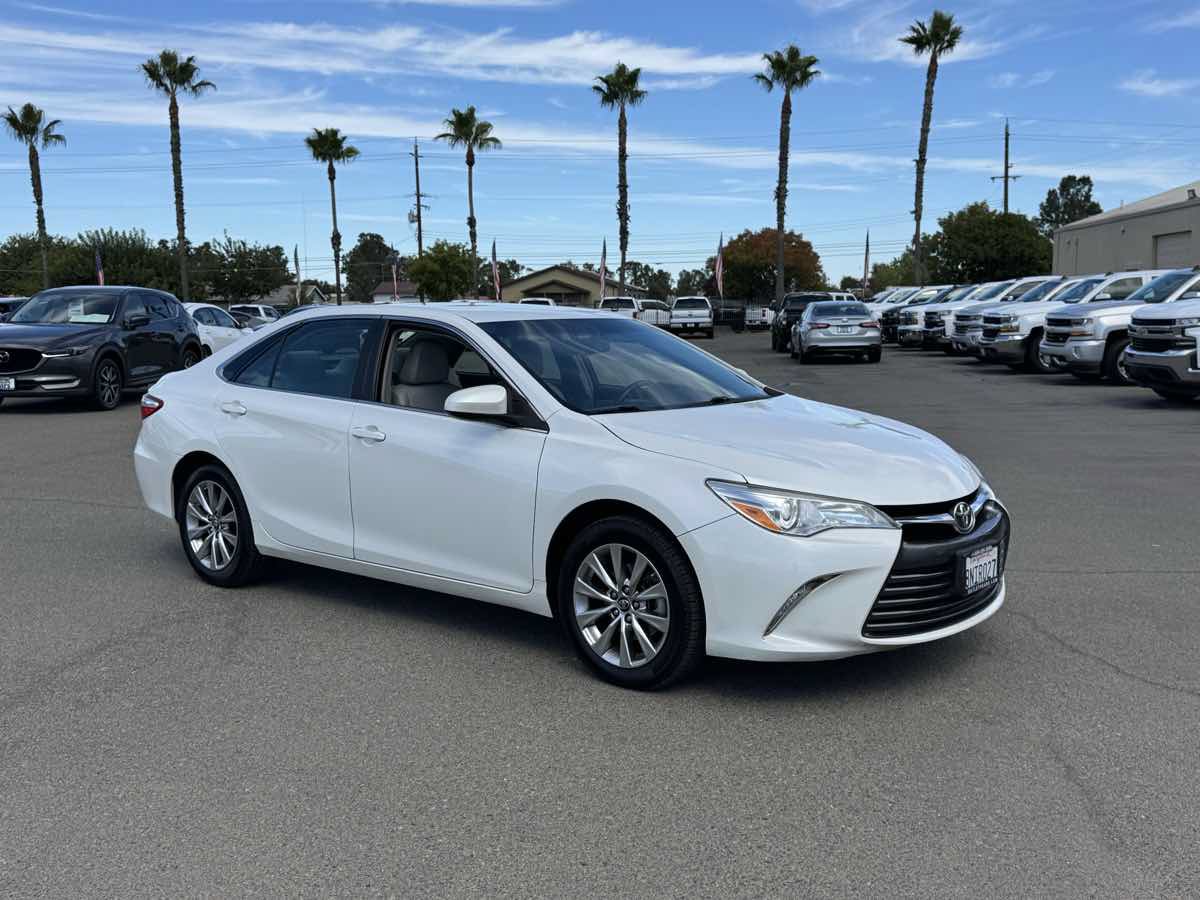 Used 2017 Toyota Camry XLE w/ Convenience Package FWD image 12