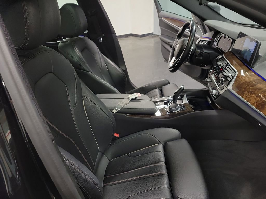 Used 2017 BMW 540i xDrive image 25