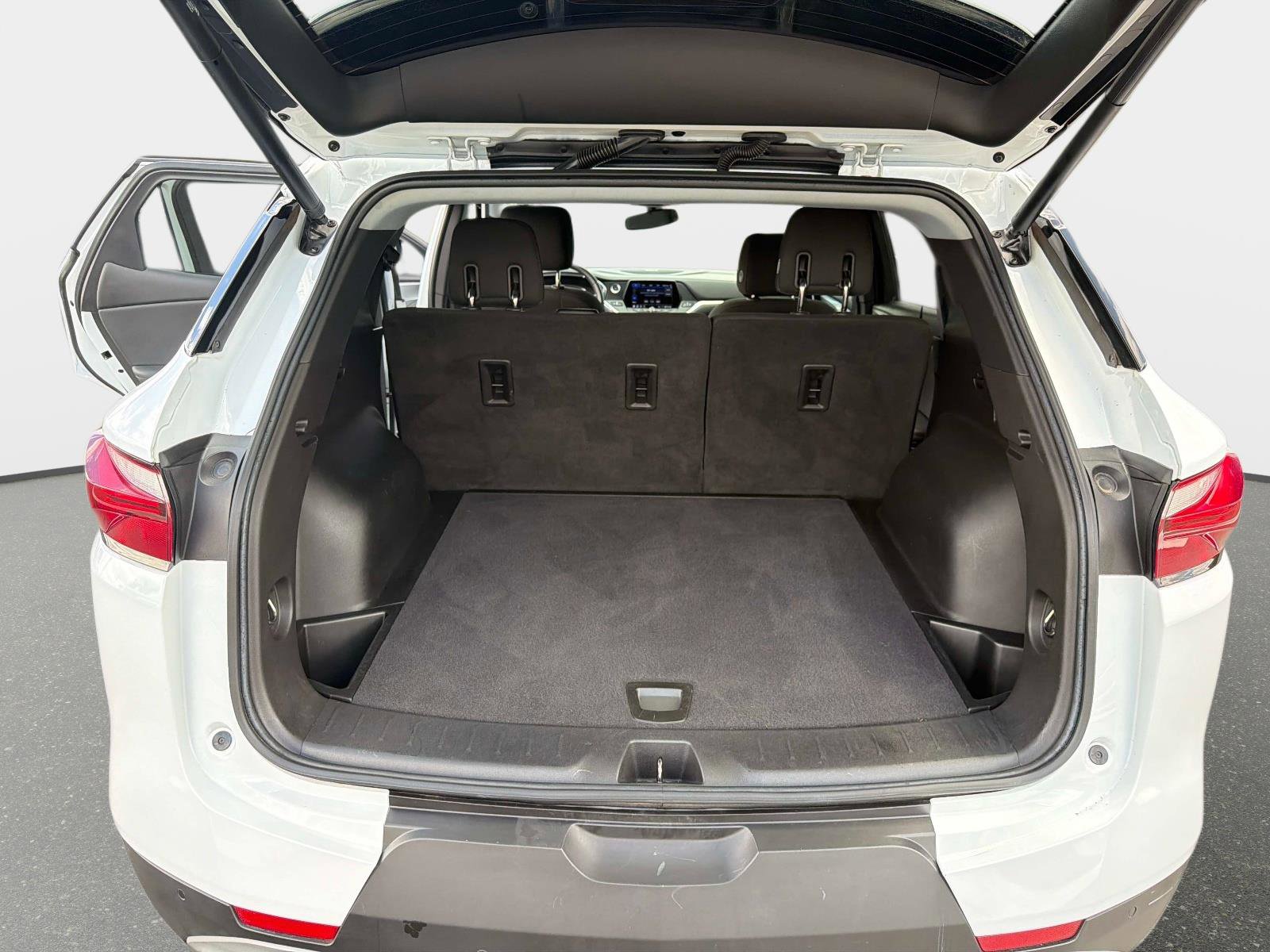 Used 2020 Chevrolet Blazer LT FWD image 11