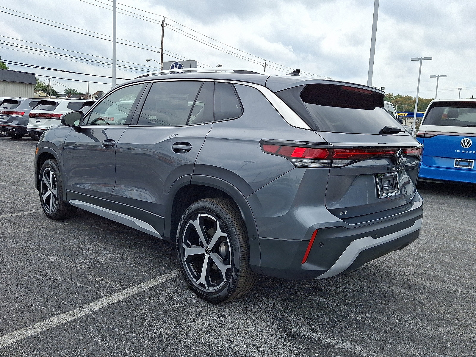 New 2025 Volkswagen Tiguan SE image 4