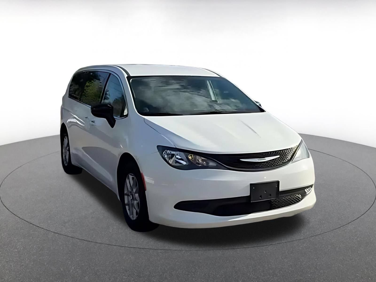 Used 2024 Chrysler Voyager LX FWD image 13
