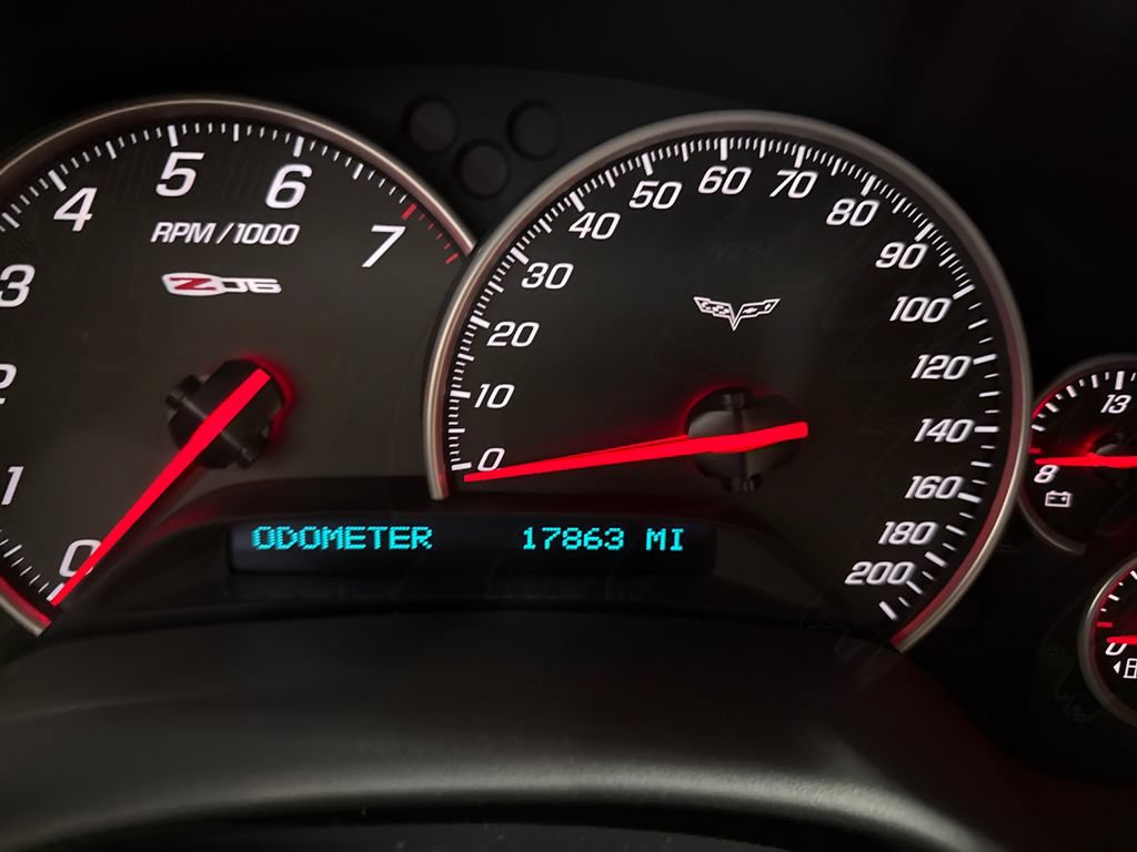 Used 2012 Chevrolet Corvette Z06 w/ 2LZ Preferred Equipment Group RWD image 19