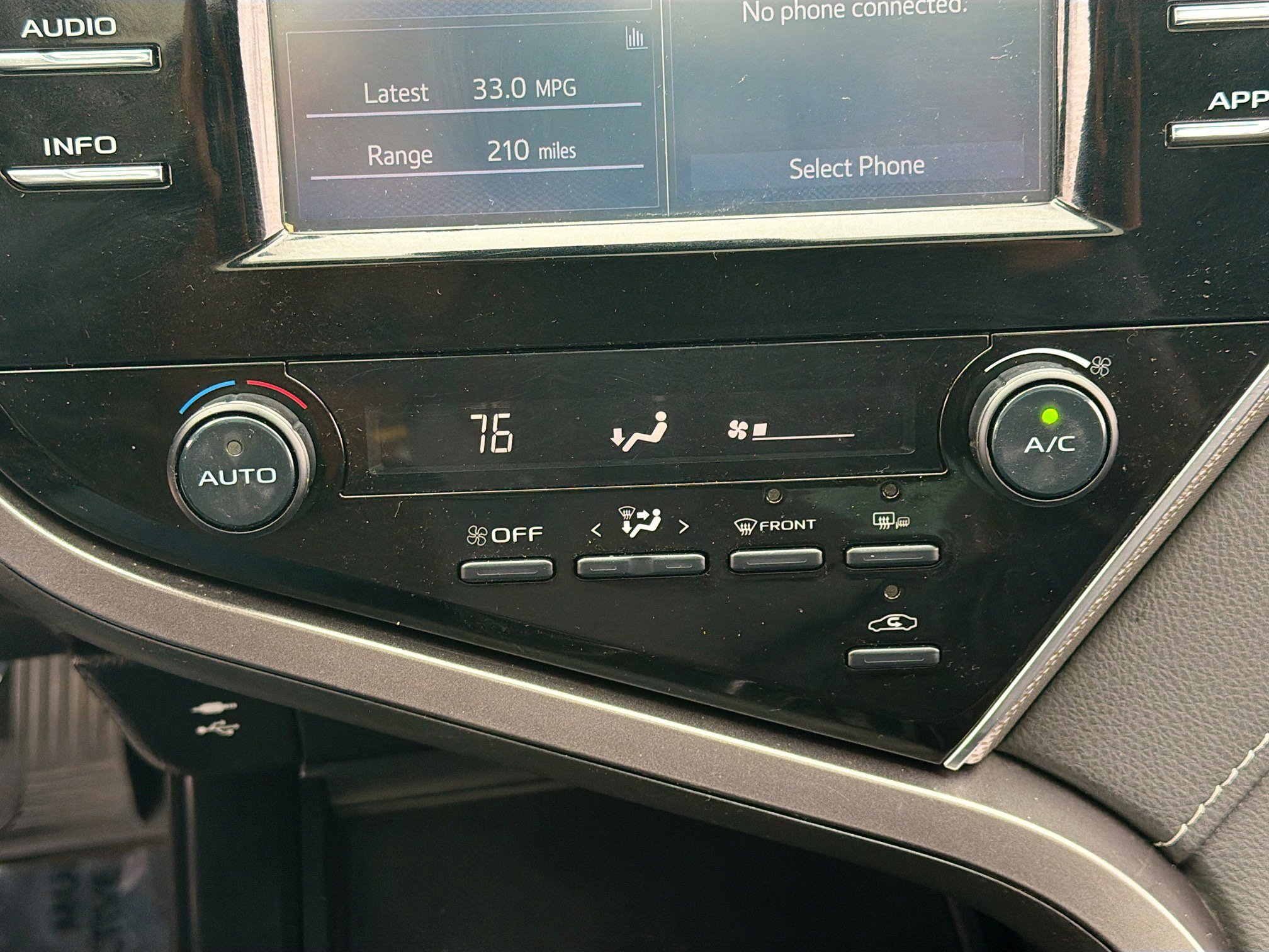 Used 2018 Toyota Camry SE w/ Moonroof Package image 23