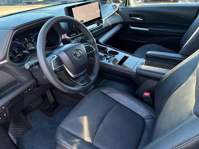Certified 2026 Toyota Sienna Limited FWD image 11