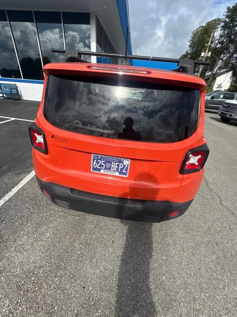 Used 2016 Jeep Renegade Latitude FWD image 32