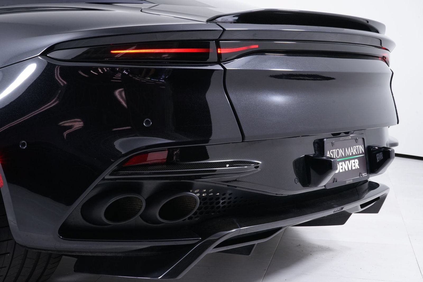 Used 2019 Aston Martin DBS Superleggera RWD image 16