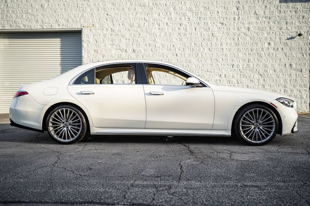 Used 2022 Mercedes-Benz S 500 4MATIC w/ AMG Line Package image 17