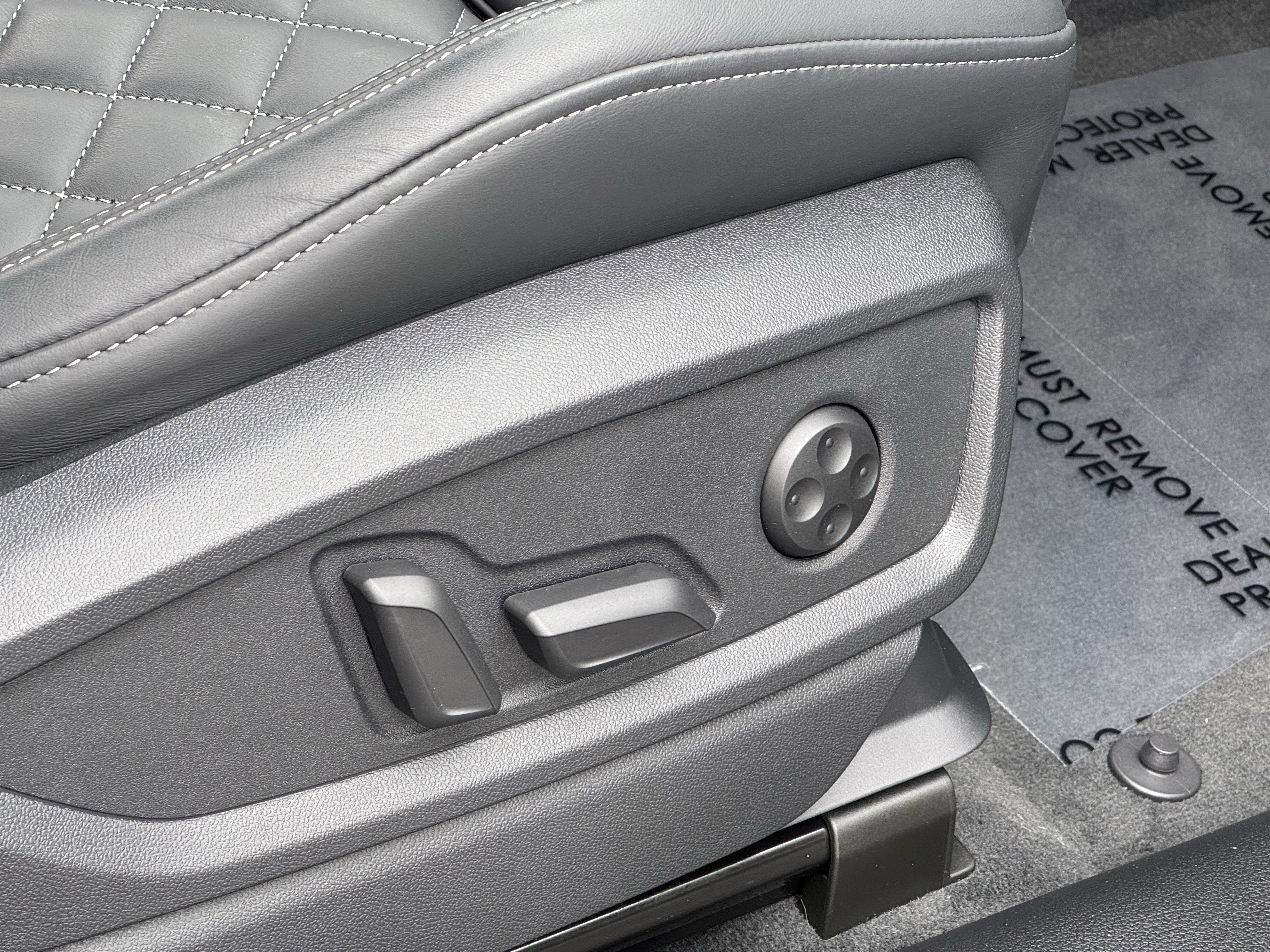 Used 2024 Audi SQ5 Premium Plus w/ Premium Plus Package image 38