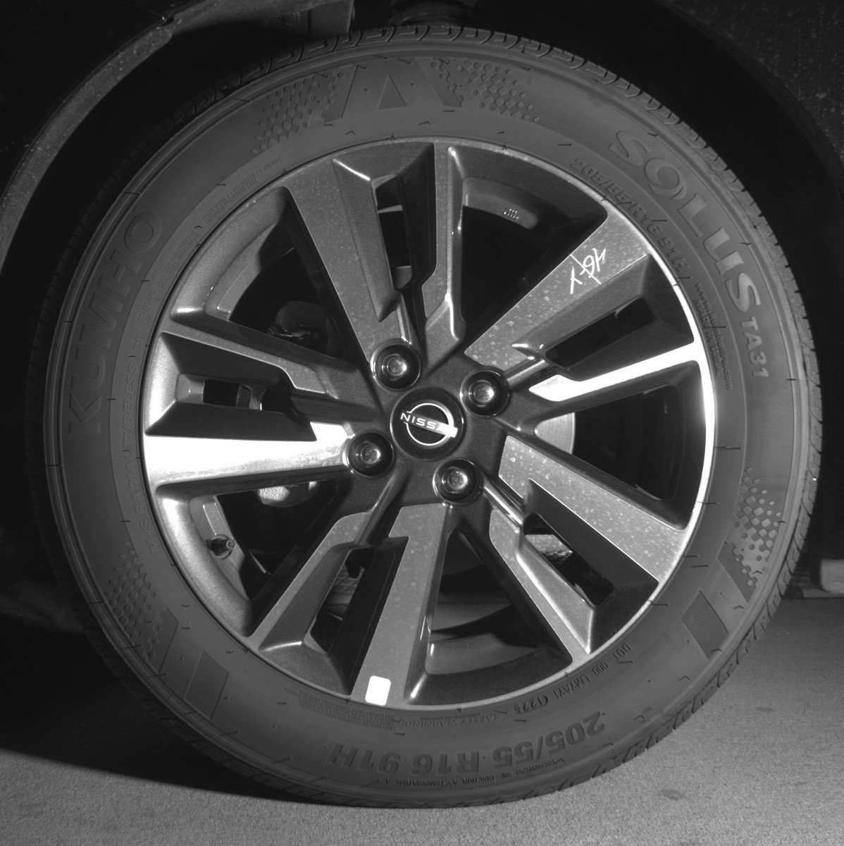 Used 2025 Nissan Versa SV image 12