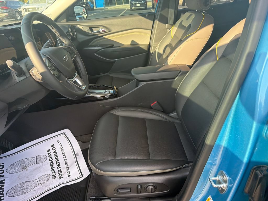 Used 2025 Chevrolet Trax ACTIV FWD image 13