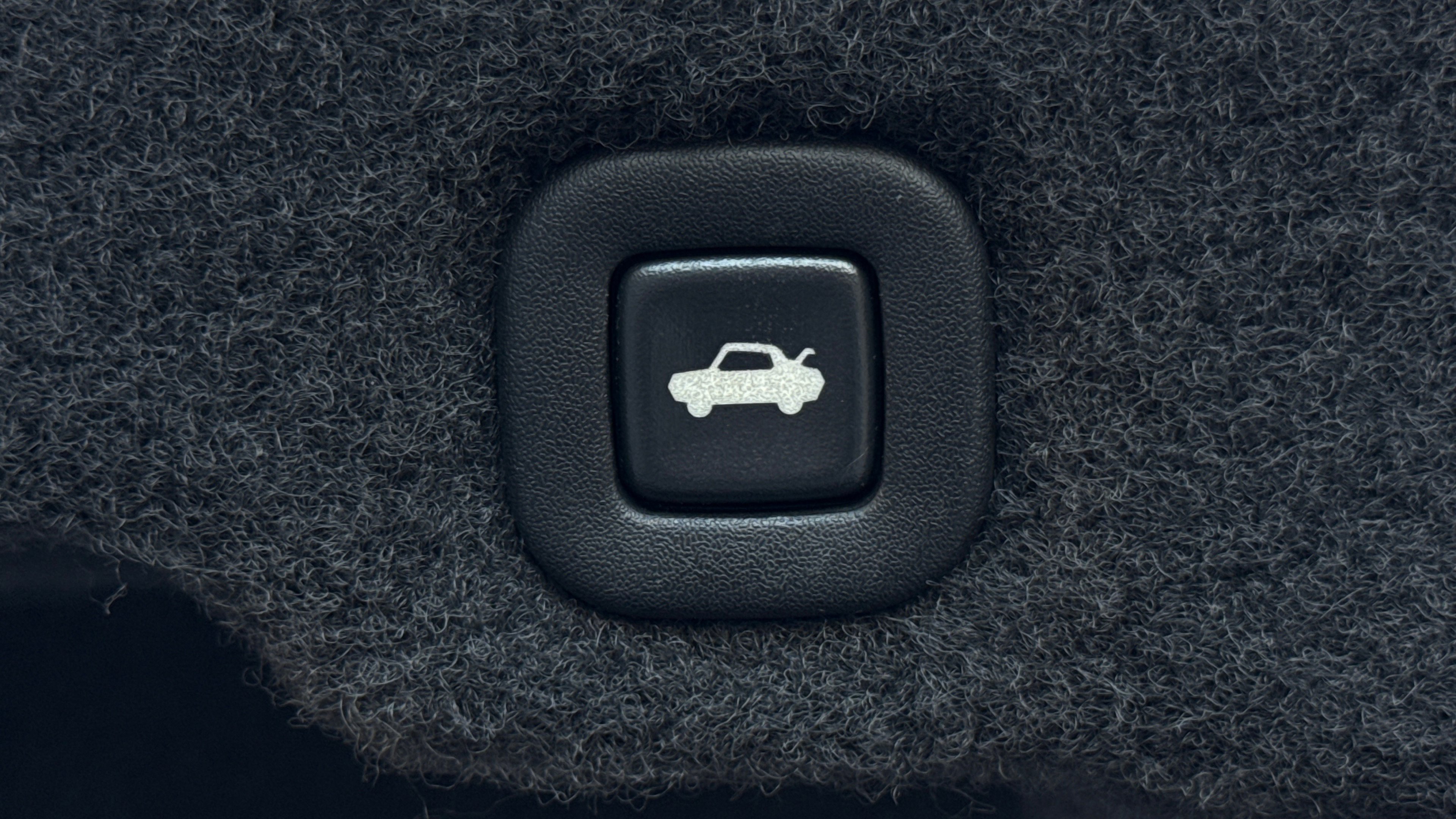 Used 2004 Cadillac XLR image 99