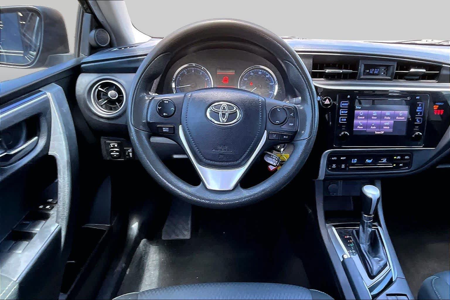 Used 2018 Toyota Corolla LE FWD image 8