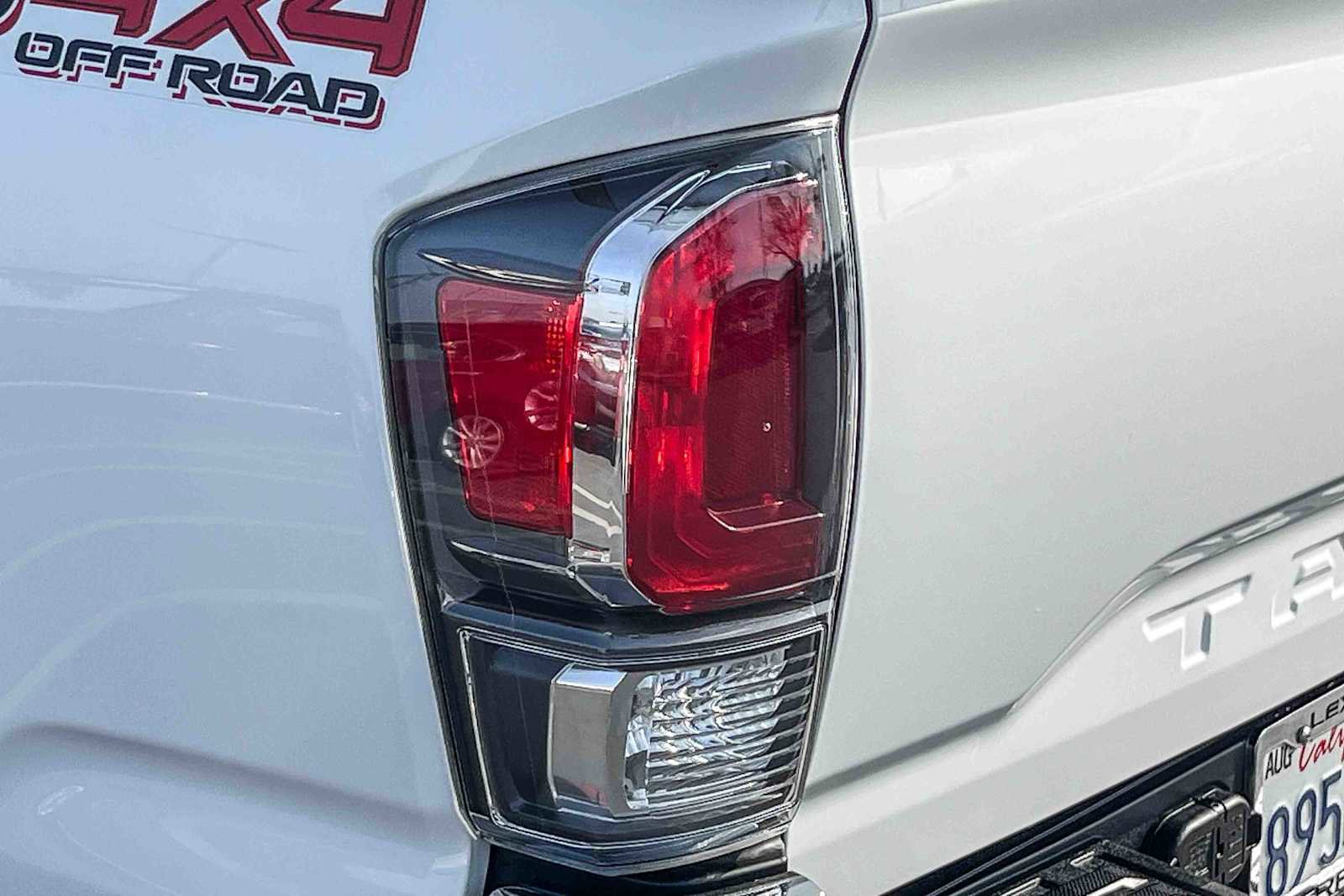 Used 2022 Toyota Tacoma TRD Off-Road image 8