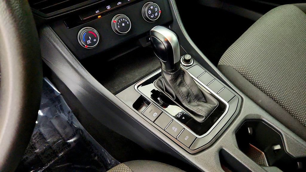 Used 2021 Volkswagen Jetta SE FWD image 16