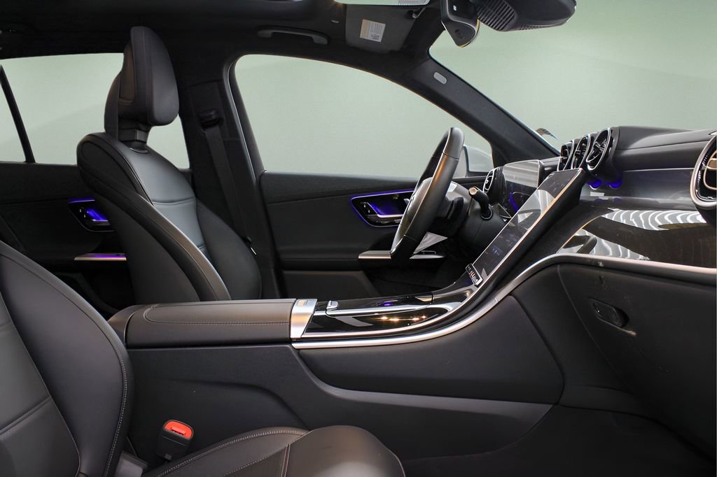 Used 2024 Mercedes-Benz GLC 300 4MATIC image 24