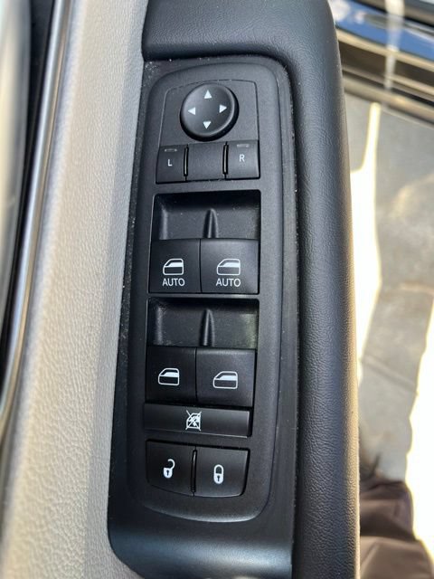 Certified 2023 Chrysler Pacifica Touring-L FWD image 17