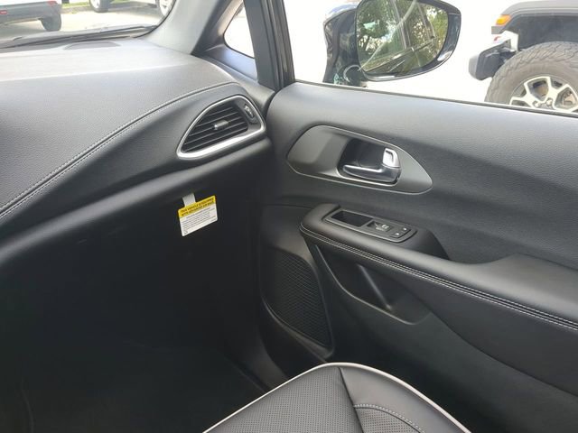 New 2027 Chrysler Pacifica Limited FWD image 20