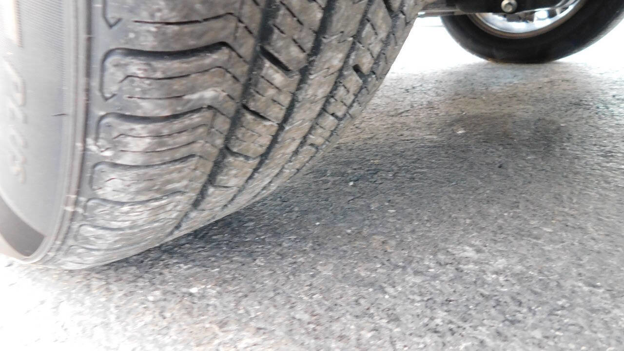 Used 2004 Lincoln Town Car Signature image 6