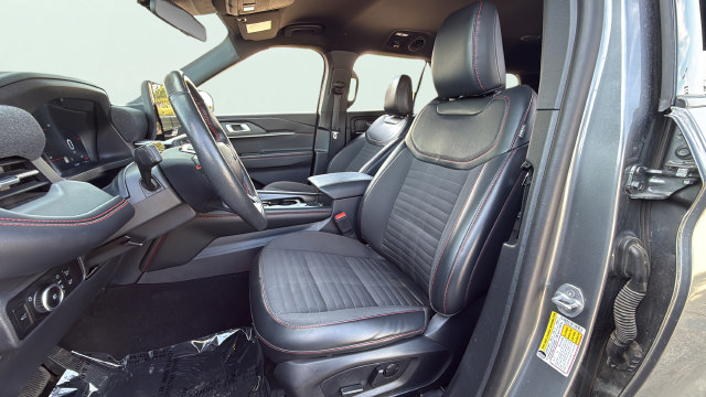 Used 2025 Ford Explorer ST-Line AWD/4WD image 14